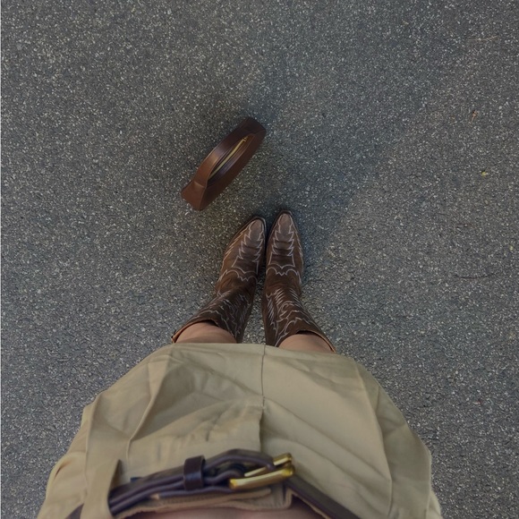 Meet your Posher, Isabelle - Picture 1 of 1